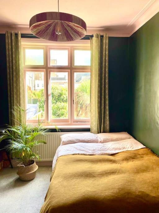 3 Bedroom Spacious Seaside Apartment With Estuary Views 桑斯安 外观 照片