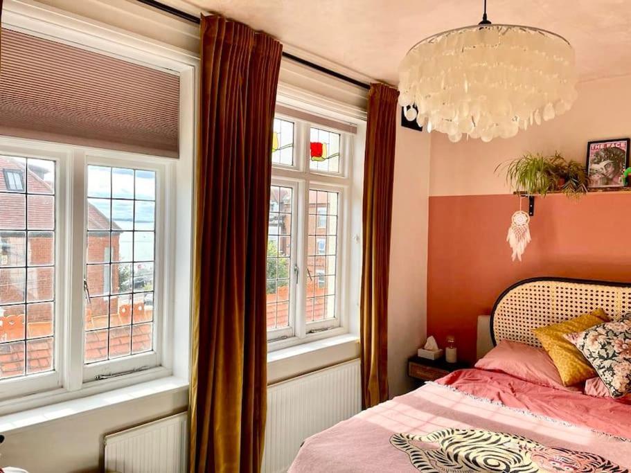 3 Bedroom Spacious Seaside Apartment With Estuary Views 桑斯安 外观 照片
